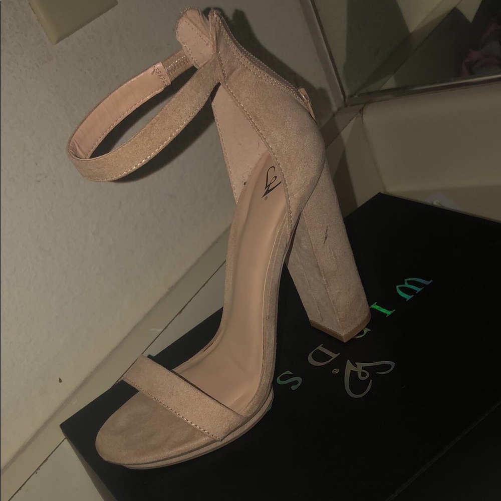 Tan Windsor high heels - Picture 2 of 2